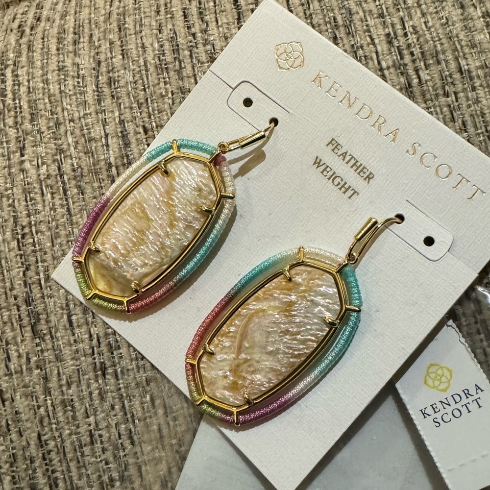 🎉LAST PIECE🎉Kendra Scott Threaded Elle Gold Drop Earrings - Picture 2 of 6